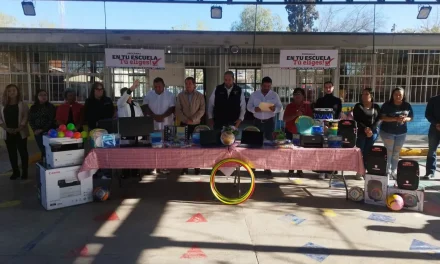 Entregan apoyos del programa ‘En tu escuela tú Eliges’ en jardín de niños de Ramos Arizpe