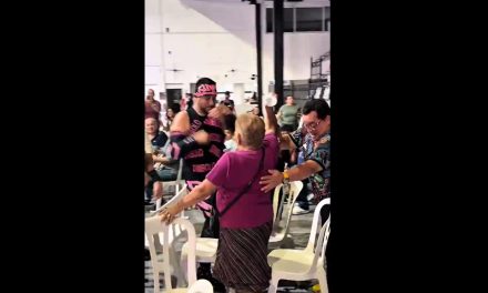 Recordamos la ‘santa’ golpiza de la abuelita de Cadereyta contra El Símbolo