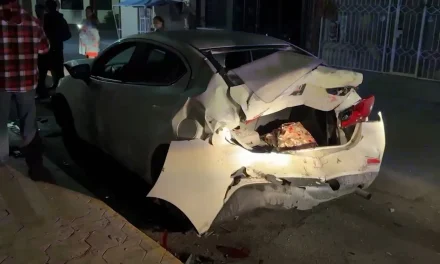Huye tras dañar dos vehículos en Saltillo