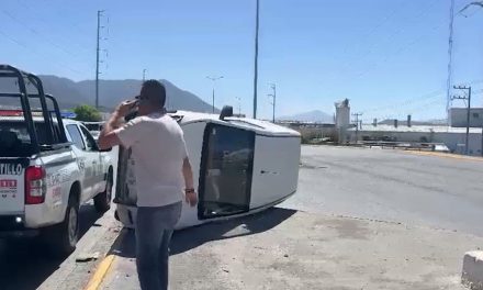 Imprudencia provoca volcadura en Teresitas