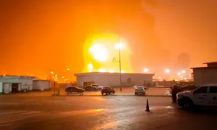 FGR realiza peritaje por incendio en Dos Bocas