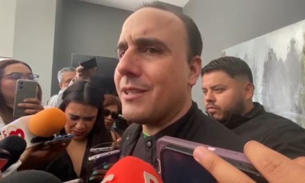 Incendio de automóvil, ajeno a tema electoral, afirma el gobernador de Coahuila