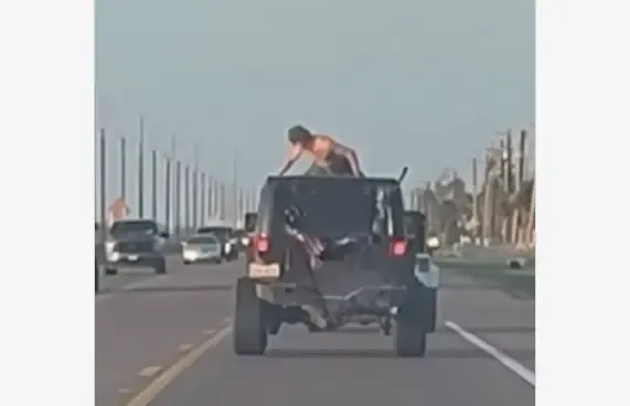 Joven resulta herido tras caer del techo de un Jeep durante Spring Break en Texas