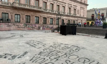Saltillo: Comienzan a borrar las pintas que dejó la marcha del 8M