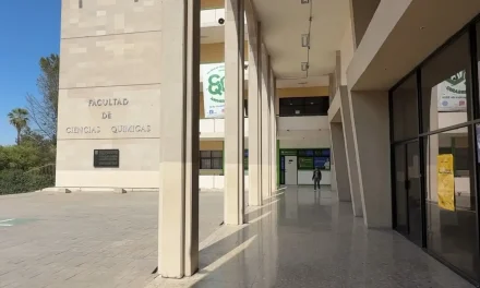 Mantiene servicio a toda la población el laboratorio de la Facultad de Ciencias Químicas
