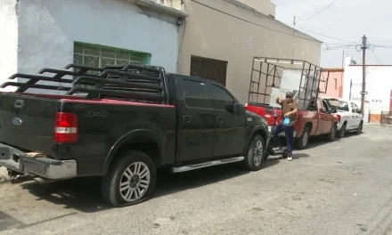 Piden retiro de camionetas en el centro de Saltillo