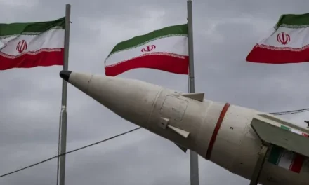 Irán bombardea a la Quinta Flota de Estados Unidos así como objetivos energéticos israelíes