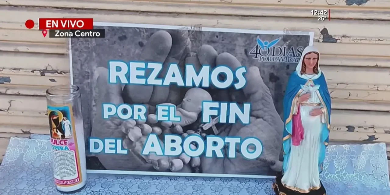 Saltillo: Se manifiestan frente a clínica donde presuntamente se practican abortos