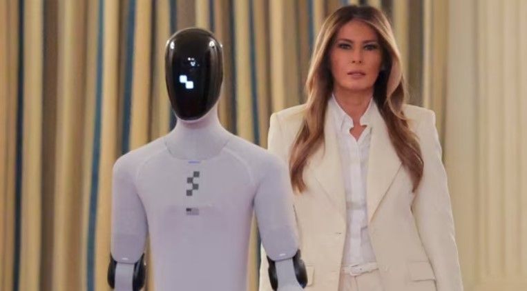 ¿Estados Unidos tiene nuevo presidente? Melania Trump aparece junto a un robot humanoide