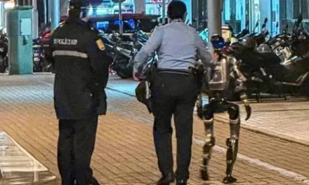 ¿En verdad esto pasó? Arrestan al primer robot humanoide en China