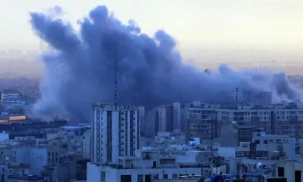 Israel bombardea sede clave de sucesión del líder supremo en Irán
