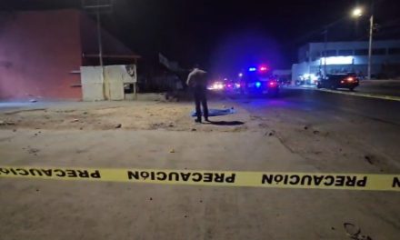 Se desvanece hombre al salir de bar en Saltillo