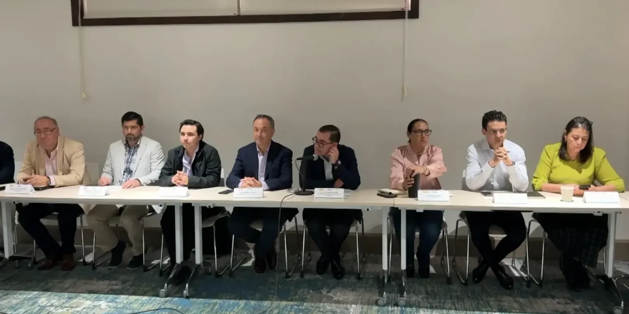 Se reúne con municipios el secretario de Economía Estatal