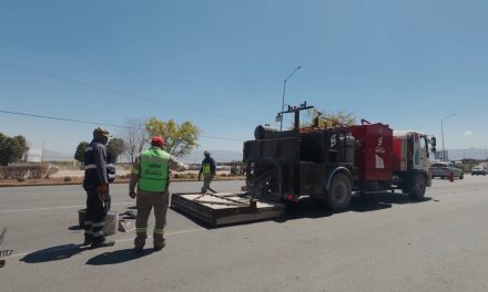 Siguen cuadrillas de Aquí Andamos rehabilitando pavimento