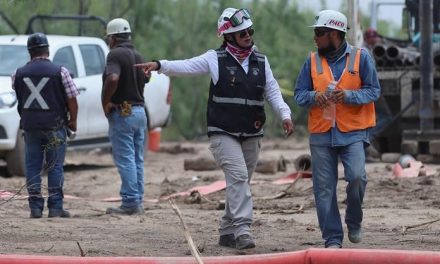 Rescatan con vida a minero tras cuatro días atrapado en la mina Santa Fe en Sinaloa