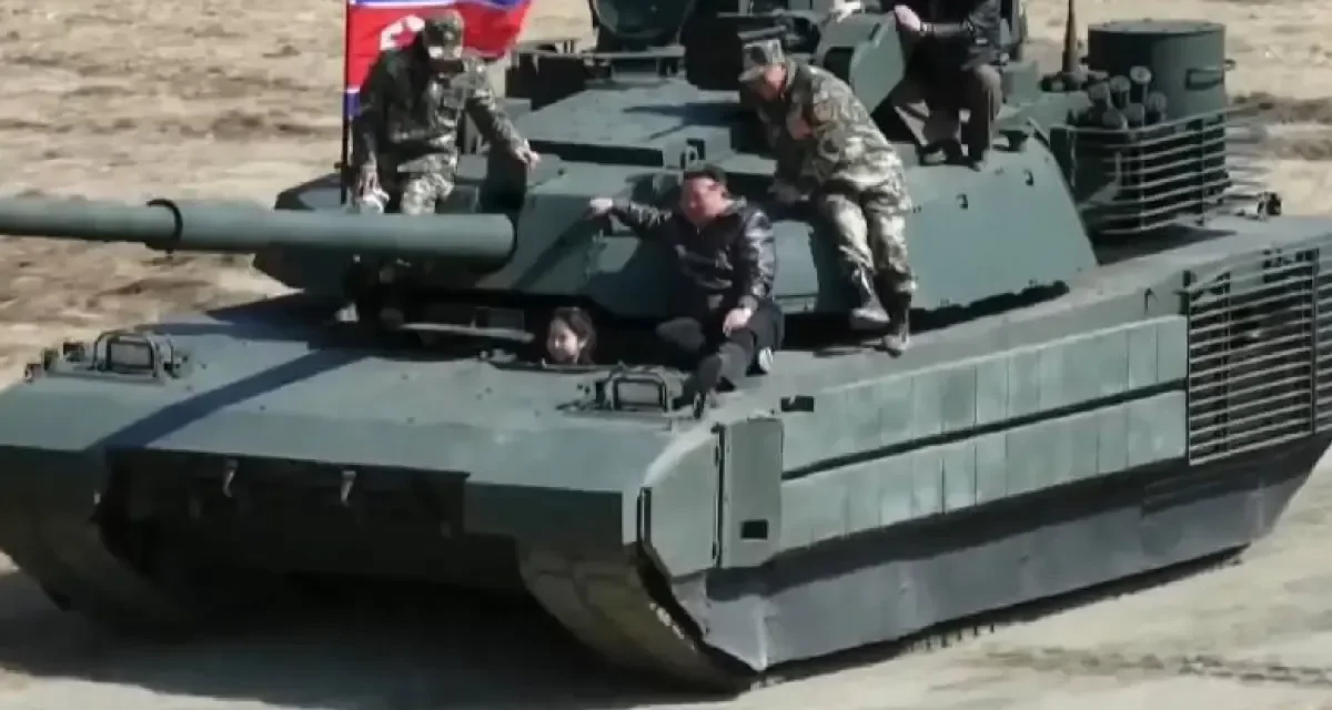 Kim Jong-un presenta el ‘tanque del futuro’ en maniobras ofensivas junto a su hija Ju-ae