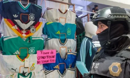 Aseguran 25 toneladas de mercancía pirata del Mundial 2026 en Tepito