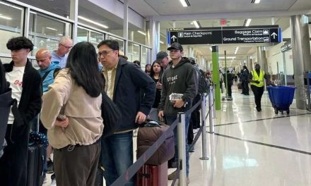 Donald Trump confirma despliegue de elementos del ICE en los aeropuertos