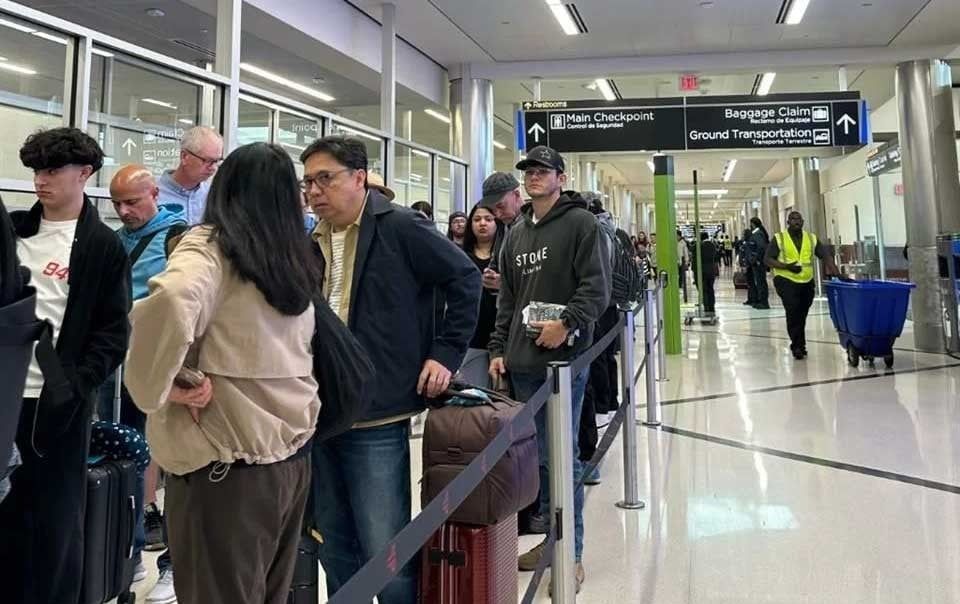 Donald Trump confirma despliegue de elementos del ICE en los aeropuertos
