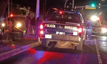 Motociclista pierde la vida tras chocar con ambulancia en Zapopan