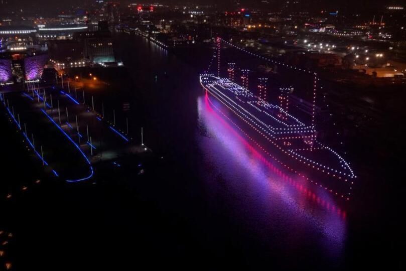 ‘Revive’ el Titanic a base de mil drones en un espectáculo aéreo