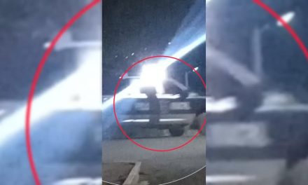 Captan misteriosa figura durante cobertura de riña en Parras