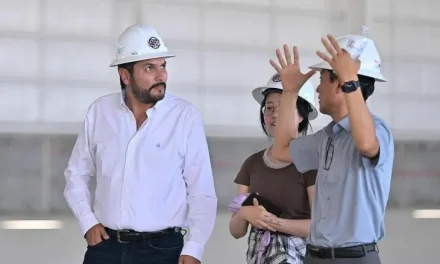 Carlos Villarreal supervisa avance de planta YURA en Monclova
