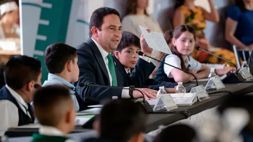 Impulsan Javier Díaz y Luly López la participación de la niñez saltillense