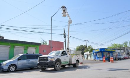 Gobierno de Monclova refuerza alumbrado público en vialidades principales