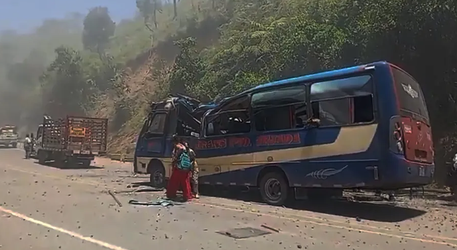 Atentado en carretera de Colombia deja siete muertos y más de 17 heridos