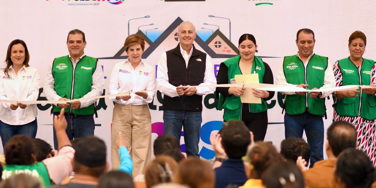 Román Cepeda entrega techumbre en el ejido La Palma