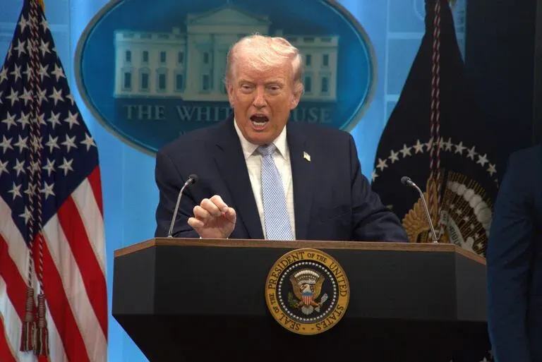 Donald Trump pone en pausa ataques contra Irán