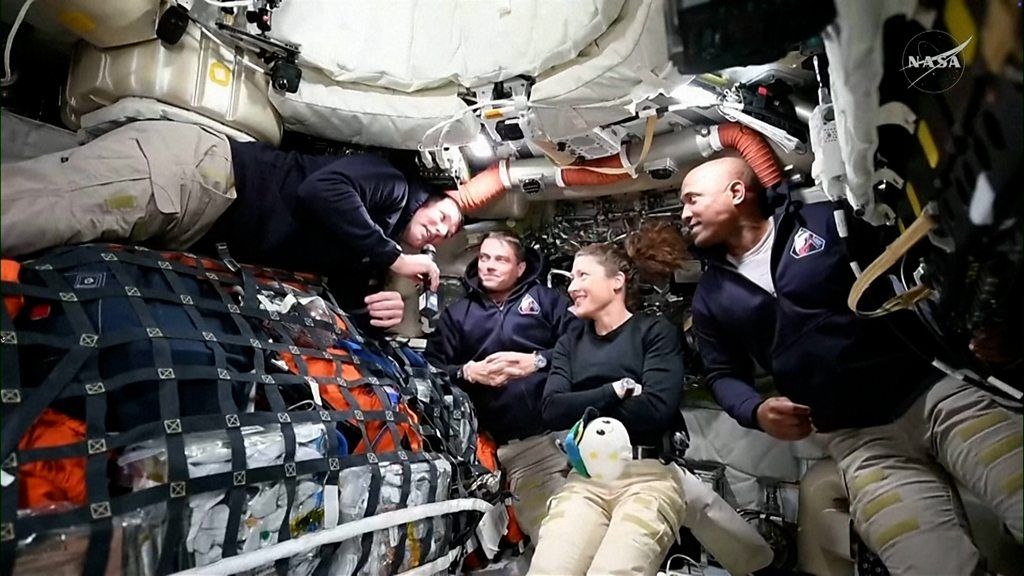 Astronautas del proyecto Artemis II alistan su regreso a la Tierra