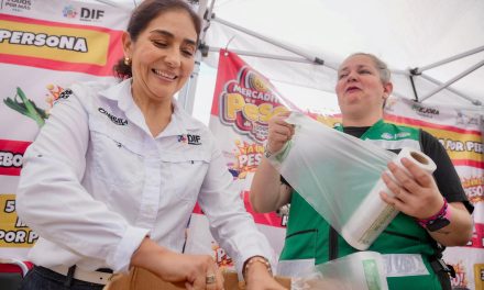 Colonos destacan ahorro con Mercadito de a Peso en Ramos Arizpe