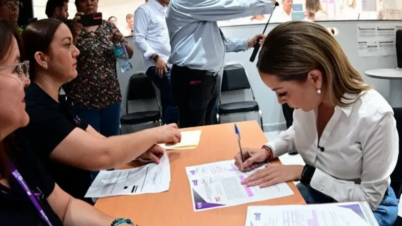 Se registran Verónica Martínez y Lorena Safa por el Distrito 9