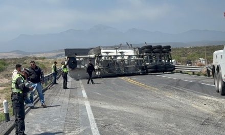 Dormita y choca en el Libramiento Norponiente; conductor resulta ileso