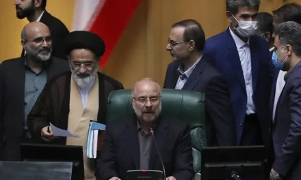 Irán responde a las amenazas de Trump y dice que arrastra a Estados Unidos a un ‘infierno viviente’