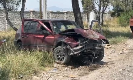 Aparatoso accidente deja a mujer y sus dos hijos heridos en carretera a Zacatecas