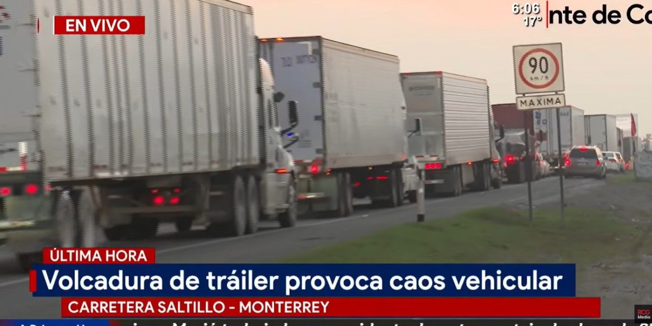 Colapsa la carretera Saltillo-Monterrey tras volcadura de tráiler
