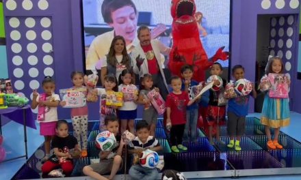Celebra Fundación RCG a niñas y niños obsequiando juguetes, dulces y mucha alegría