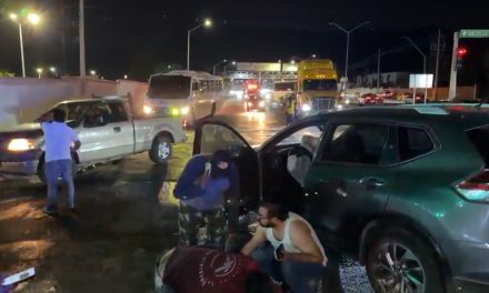 Choque deja tres personas lesionadas en Saltillo