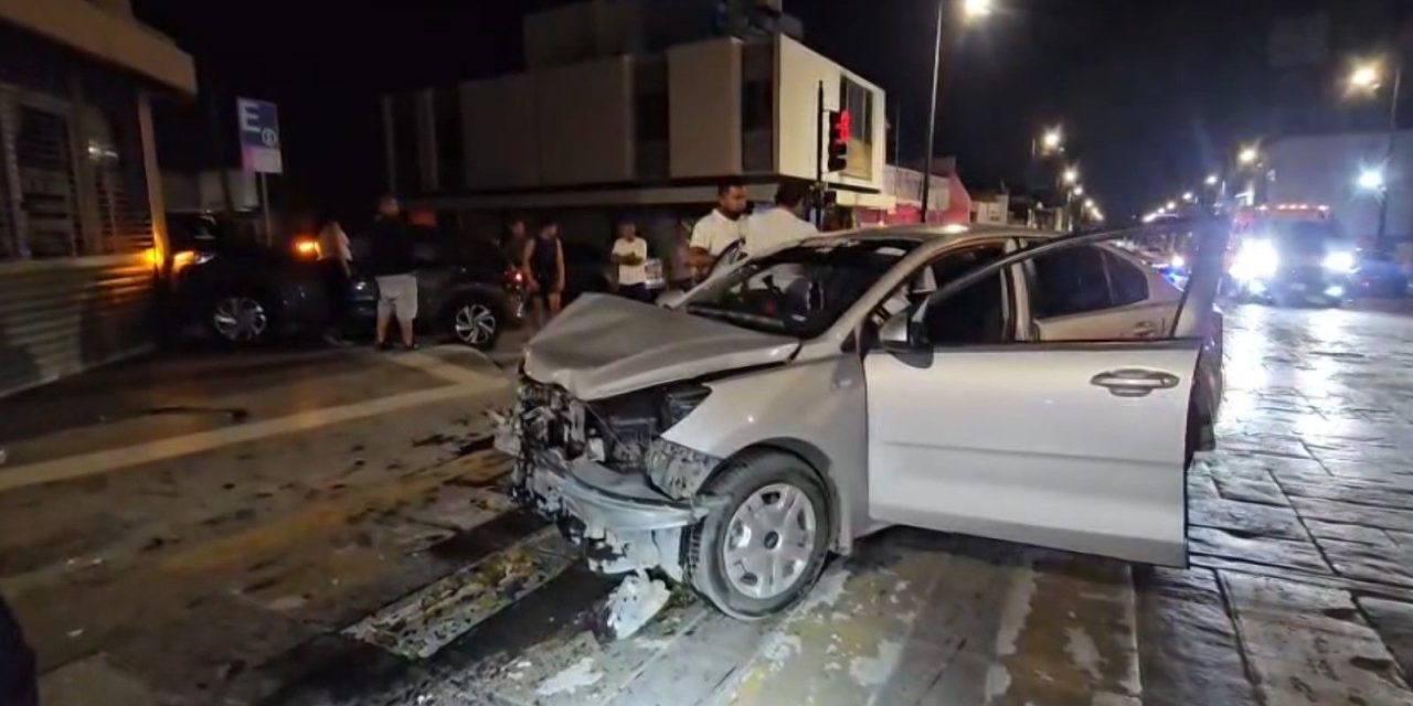Dos personas chocan en el centro de Saltillo; ambos alegaron que tenían luz verde