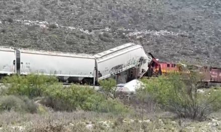 Choque de locomotoras deja dos heridos en Ramos Arizpe