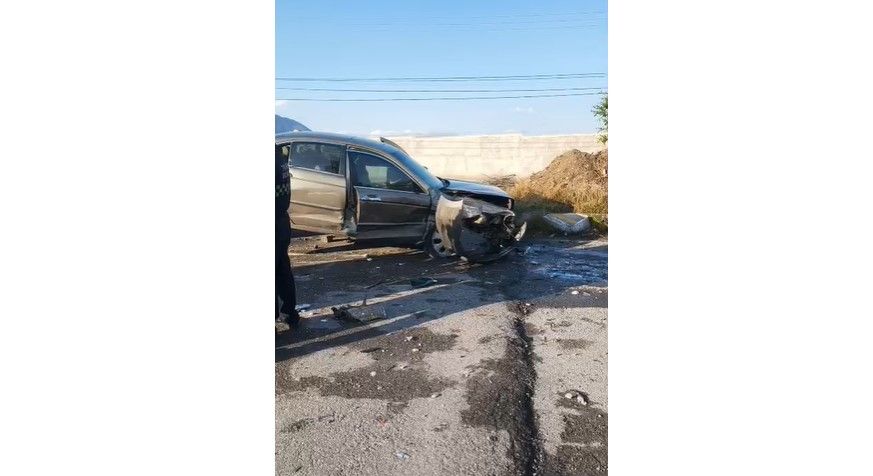 Dos autos tienen aparatoso choque al sur de Saltillo