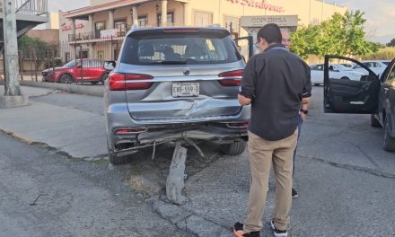 Choque por alcance deja dos lesionados en Saltillo