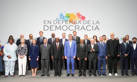 Sheinbaum propone en Barcelona frenar el gasto militar y usarlo en la reforestación mundial