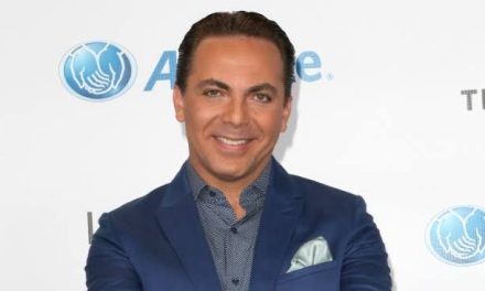 Cristian Castro concluye la preparatoria y ya apunta a la universidad