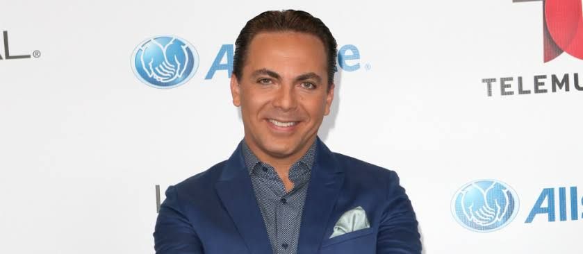 Cristian Castro concluye la preparatoria y ya apunta a la universidad