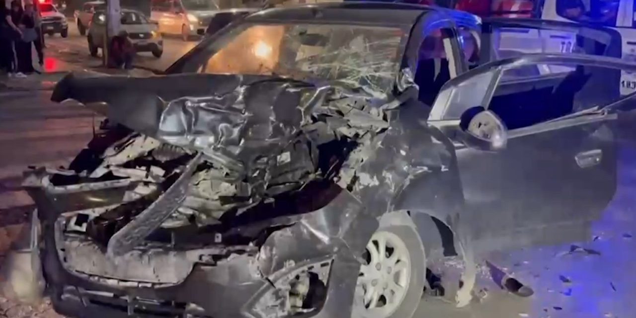 Da vuelta prohibida y provoca choque en Saltillo