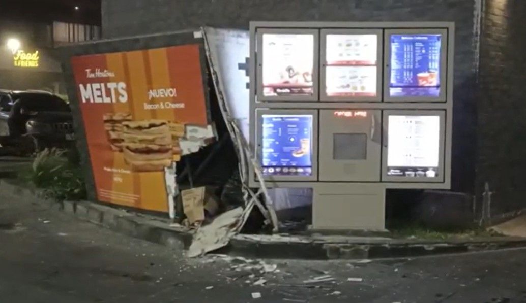 Saltillo: Joven intenta escapar tras accidente y termina causando destrozos en cafetería